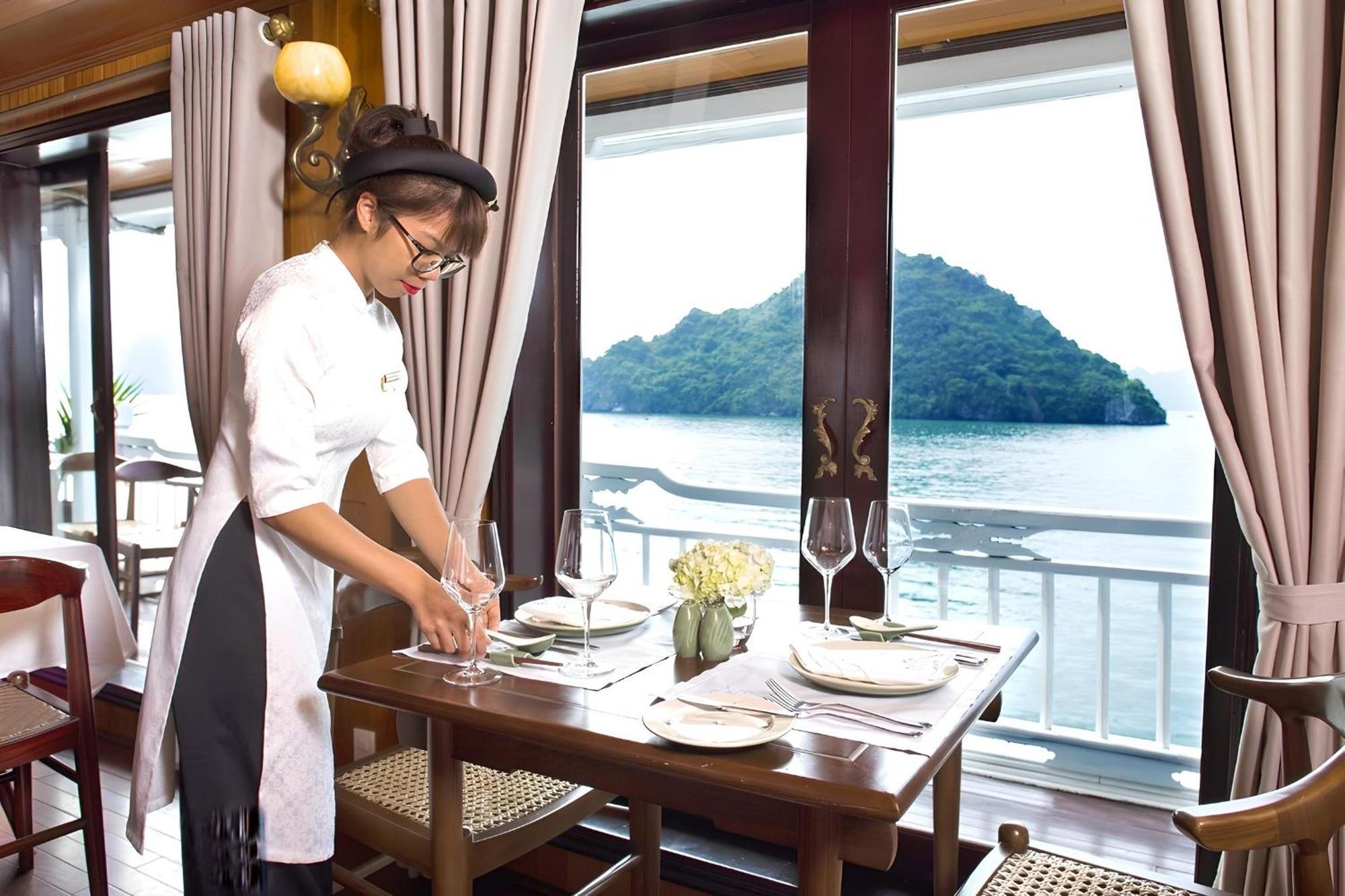Botel Hera Classic Boutique Cruise Ha Long