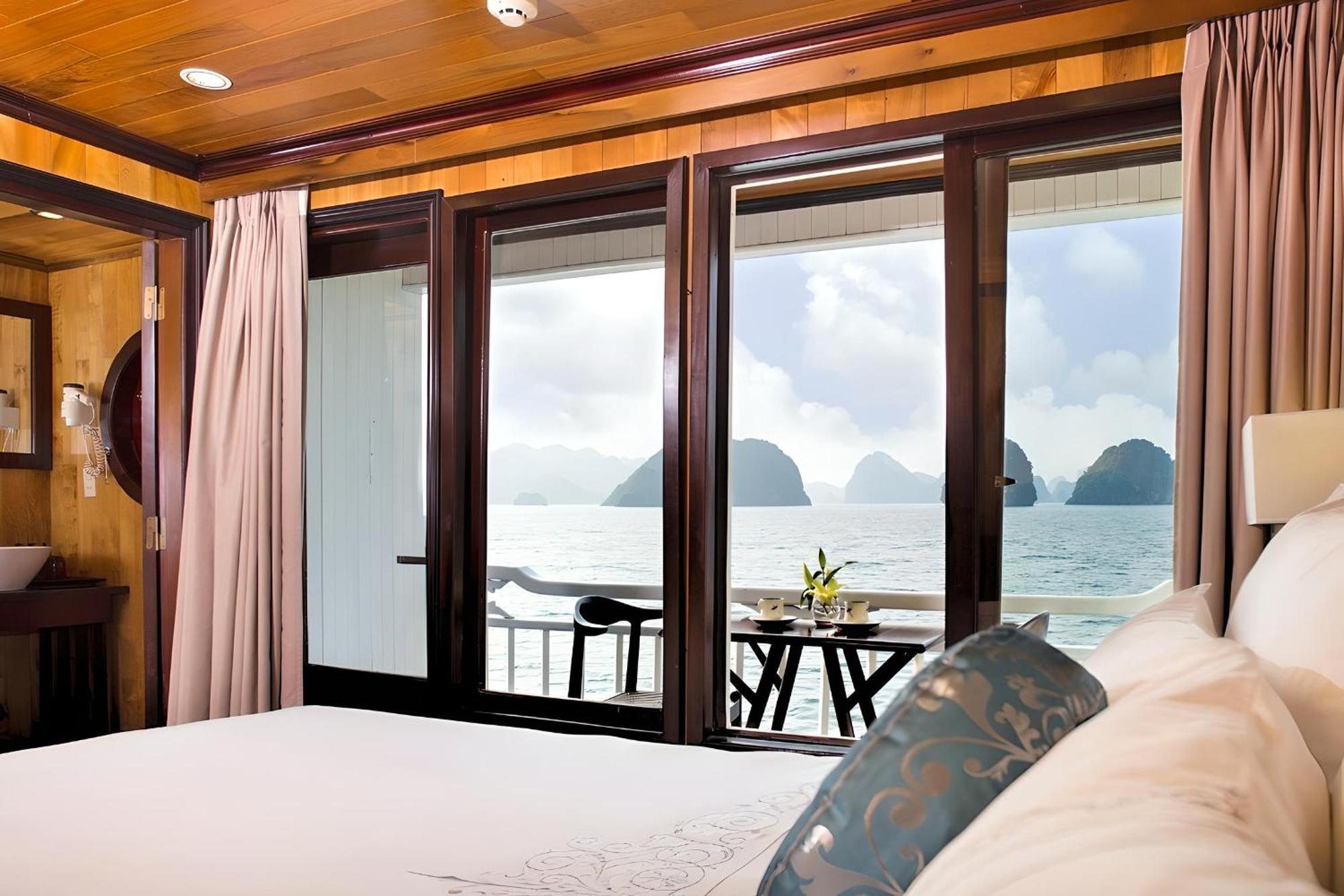Botel Hera Classic Boutique Cruise Ha Long